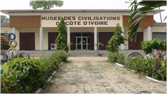 Façade du Musée des Civilisations de Côte d’Ivoire